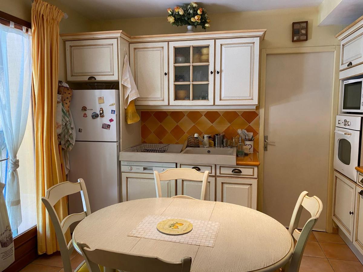 Maison Provencale En Campagne A Éguilles Buitenkant foto